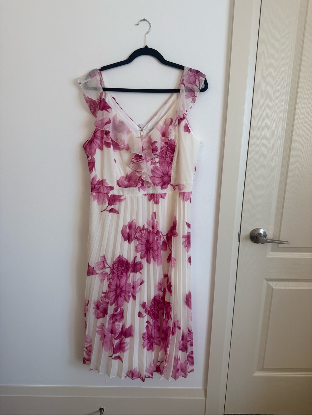 Suzy Shier Dress NWT - Floral Pleated Midi Dress in Pink and Cream